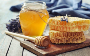 Read more about the article 5 rețete de amestecuri cu miere împotriva stresului